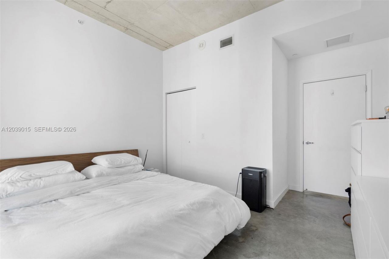 151 SE 1st St , Unit 3102, Miami, FL 33131 Photo