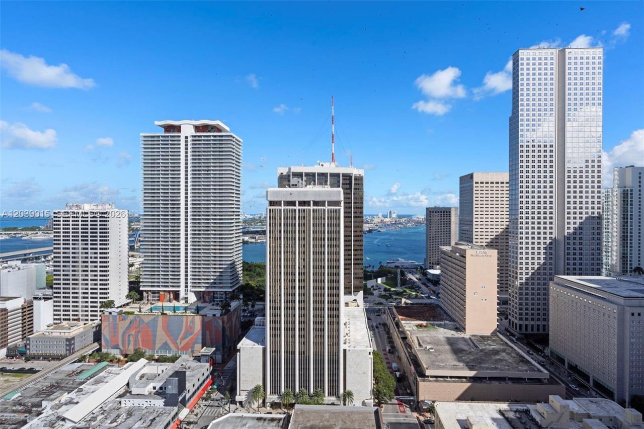 151 SE 1st St , Unit 3102, Miami, FL 33131 Photo