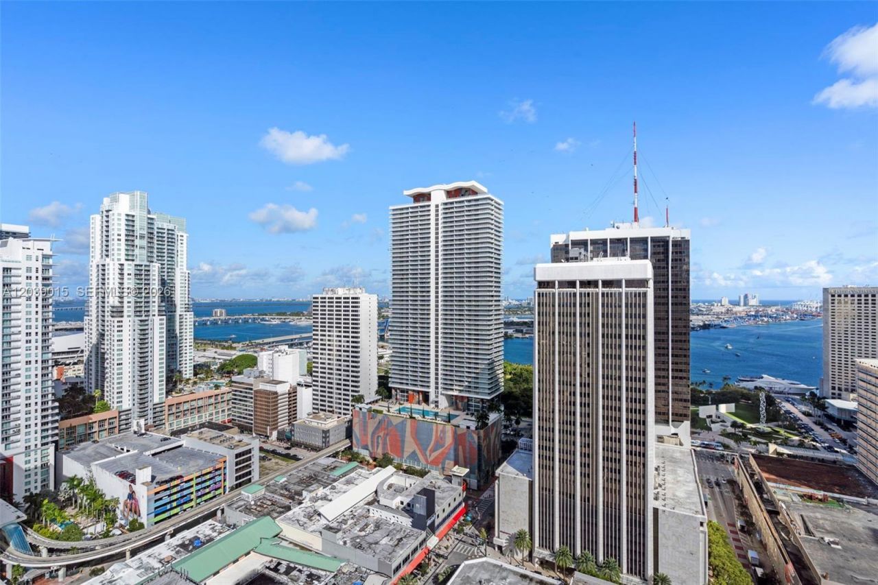151 SE 1st St , Unit 3102, Miami, FL 33131 Photo