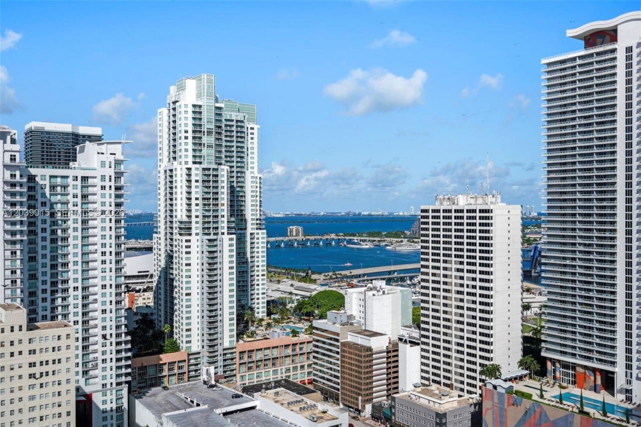 151 SE 1st St , Unit 3102, Miami, FL 33131 Photo