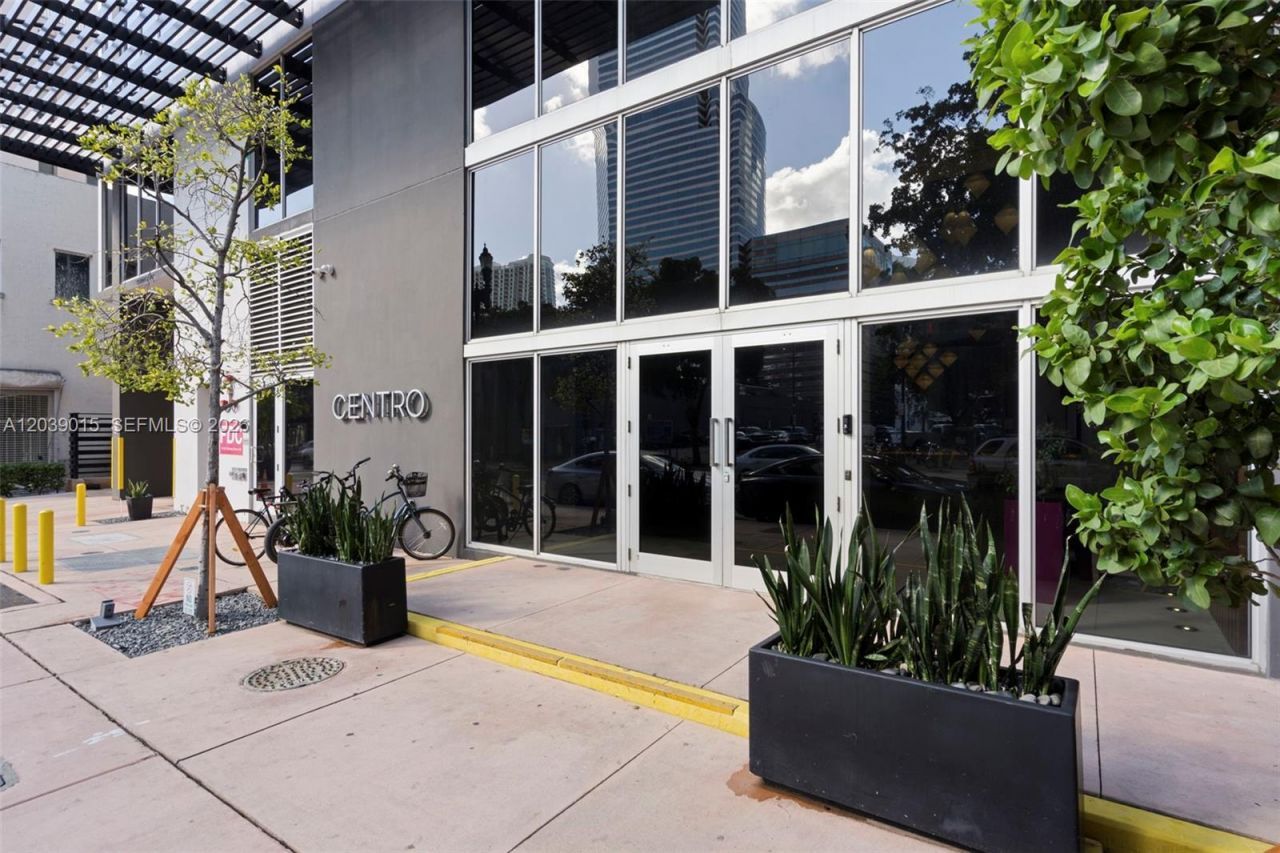 151 SE 1st St , Unit 3102, Miami, FL 33131 Photo