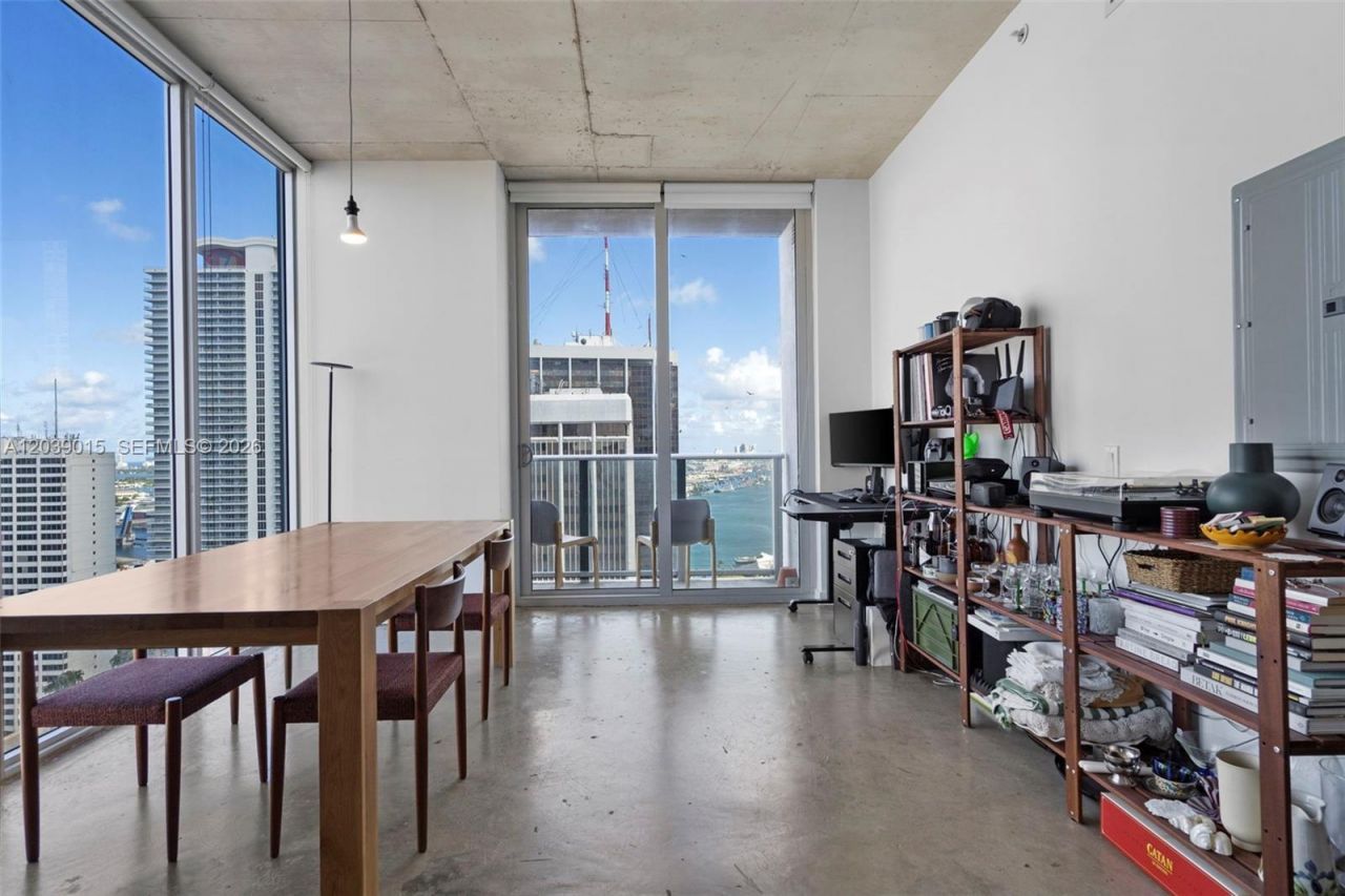 151 SE 1st St , Unit 3102, Miami, FL 33131 Photo
