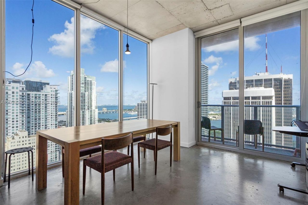 151 SE 1st St , Unit 3102, Miami, FL 33131 Photo
