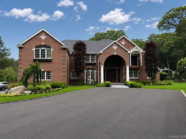 135 Round Swamp Road, Huntington, NY 11743