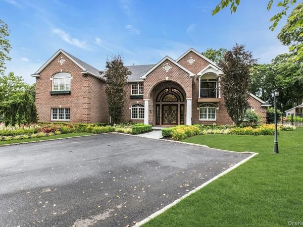 135 Round Swamp Road, Huntington, NY 11743