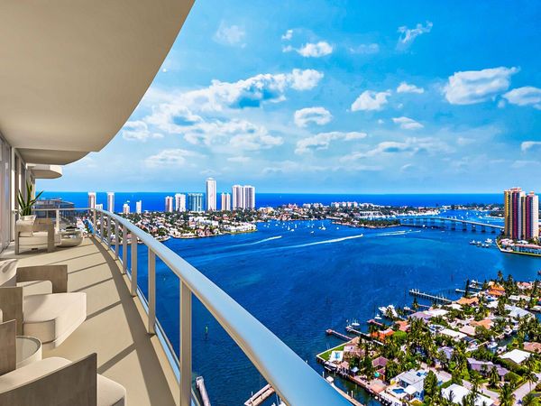 220 Lake Shore Drive, Unit 1111, Lake Park, FL 33403