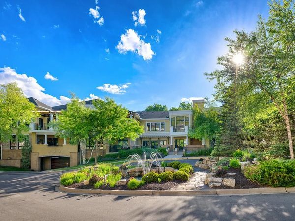 715 Linden Street, Unit 204, Mendota Heights, MN 55118