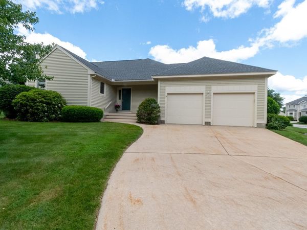 7 St Andrews Drive, Bedford, NH 03110