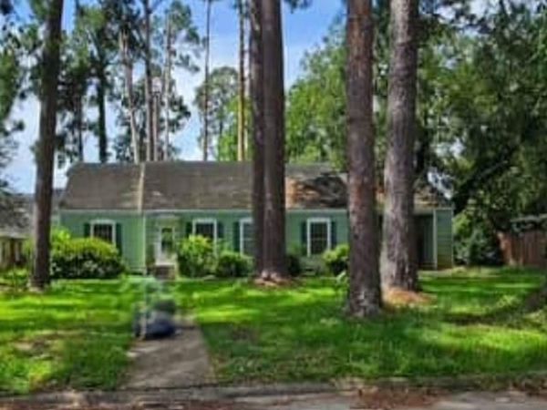 220 E BERTHEAUD Avenue , Opelousas, LA 70570