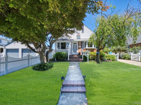 2389 Lindy Road , Westbury, NY 11590