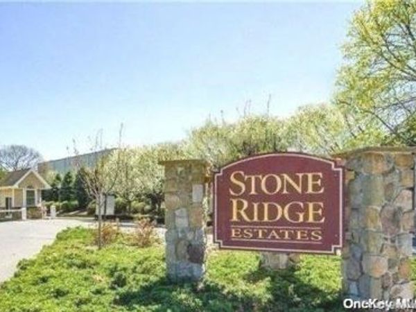 160 Christine Drive , Dix Hills, NY 11746