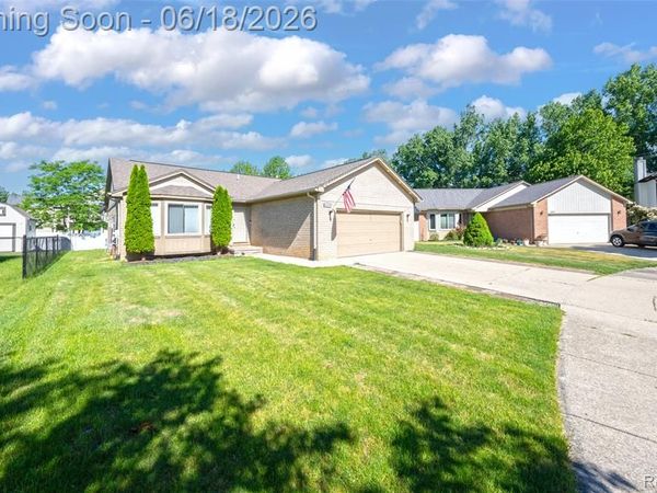 45925 Ashwood Lane, Macomb Twp, MI 48044