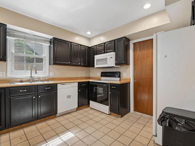 1355 Goldsmith Drive, Westerville, OH 43081 Photo 10
