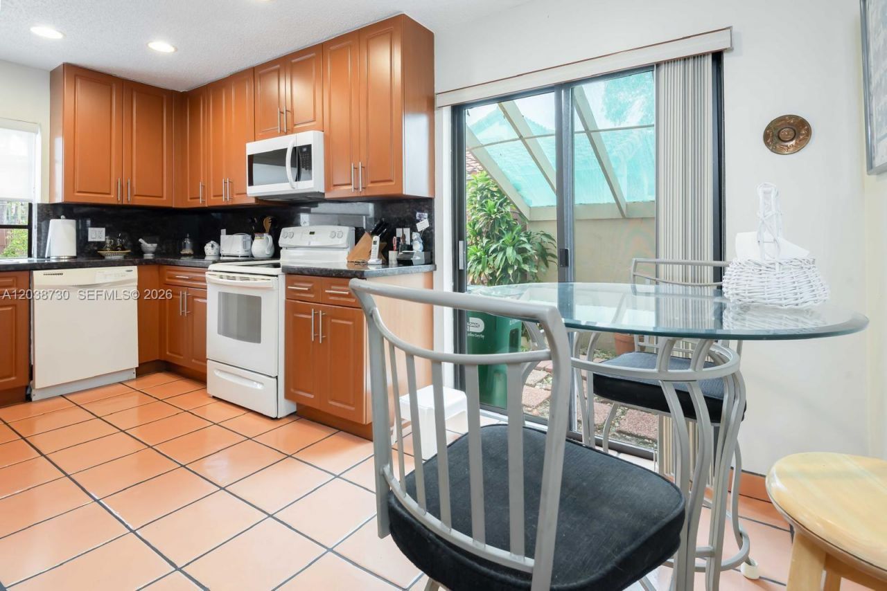 6320 NW 173rd St, Hialeah, FL 33015 Photo