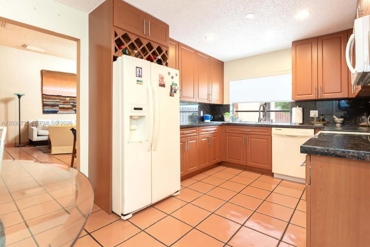 6320 NW 173rd St, Hialeah, FL 33015 Photo