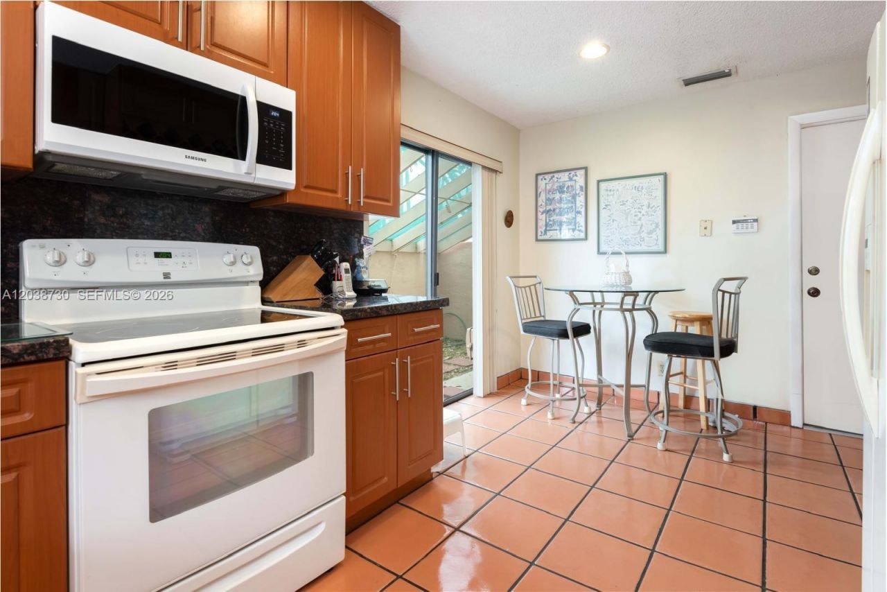 6320 NW 173rd St, Hialeah, FL 33015 Photo