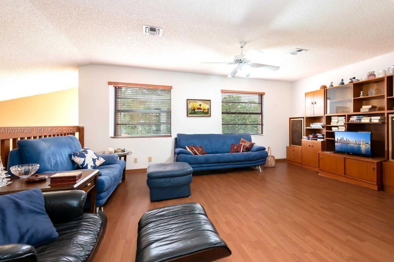 6320 NW 173rd St, Hialeah, FL 33015 Photo
