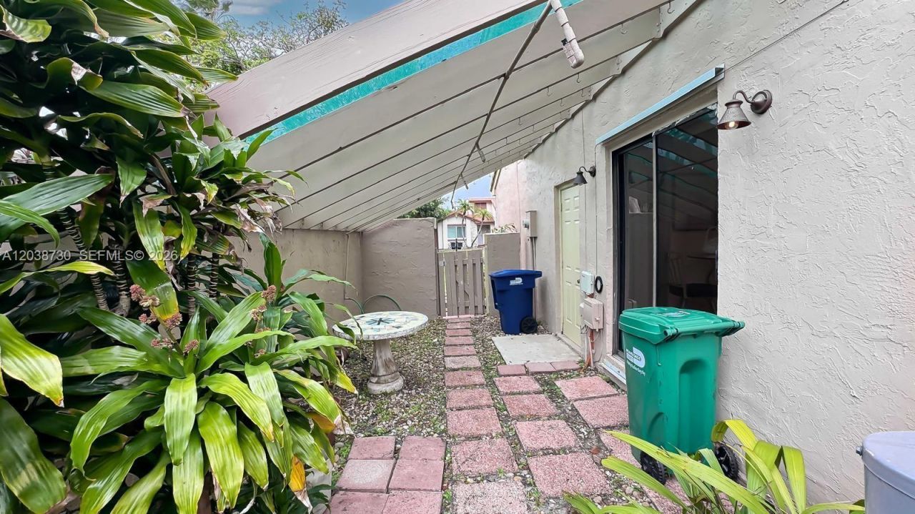 6320 NW 173rd St, Hialeah, FL 33015 Photo