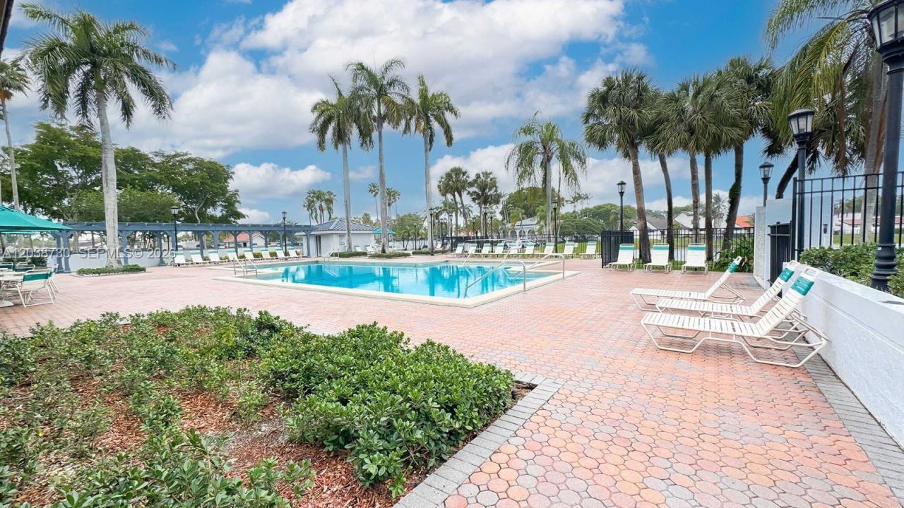 6320 NW 173rd St, Hialeah, FL 33015 Photo