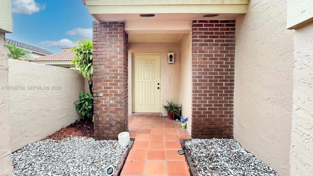 6320 NW 173rd St, Hialeah, FL 33015 Photo