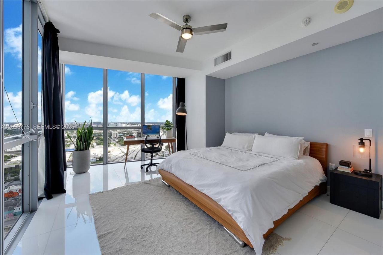 1100 Biscayne Blvd , Unit 3205, Miami, FL 33132 Photo