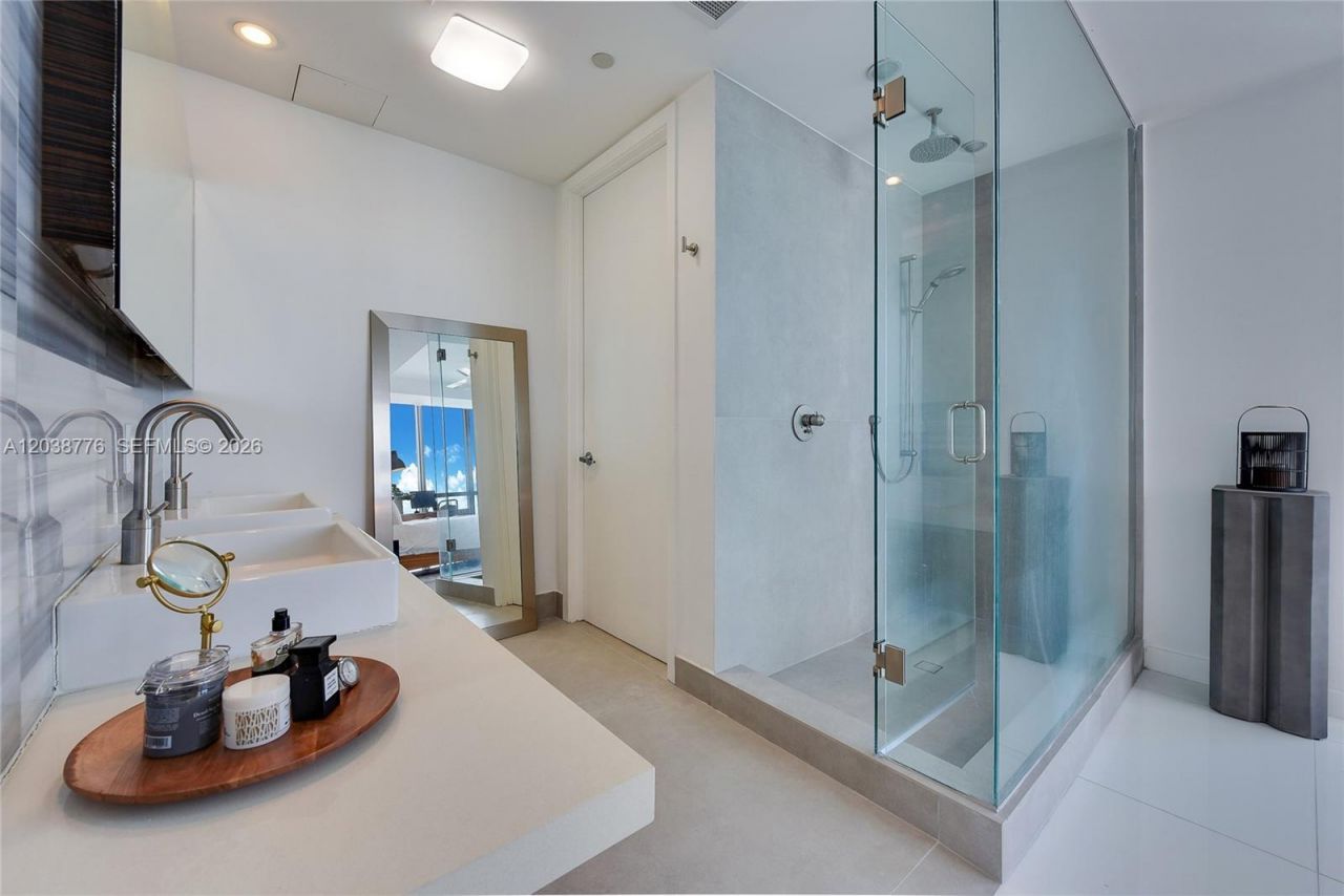 1100 Biscayne Blvd , Unit 3205, Miami, FL 33132 Photo