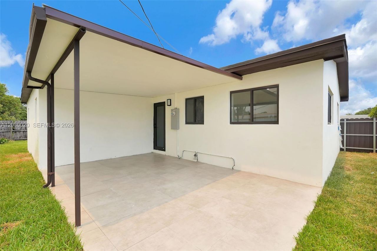 18510 NW 42nd Pl, Miami Gardens, FL 33055 Photo