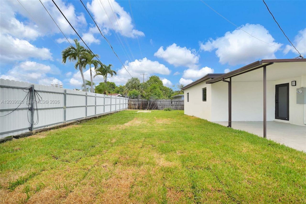18510 NW 42nd Pl, Miami Gardens, FL 33055 Photo