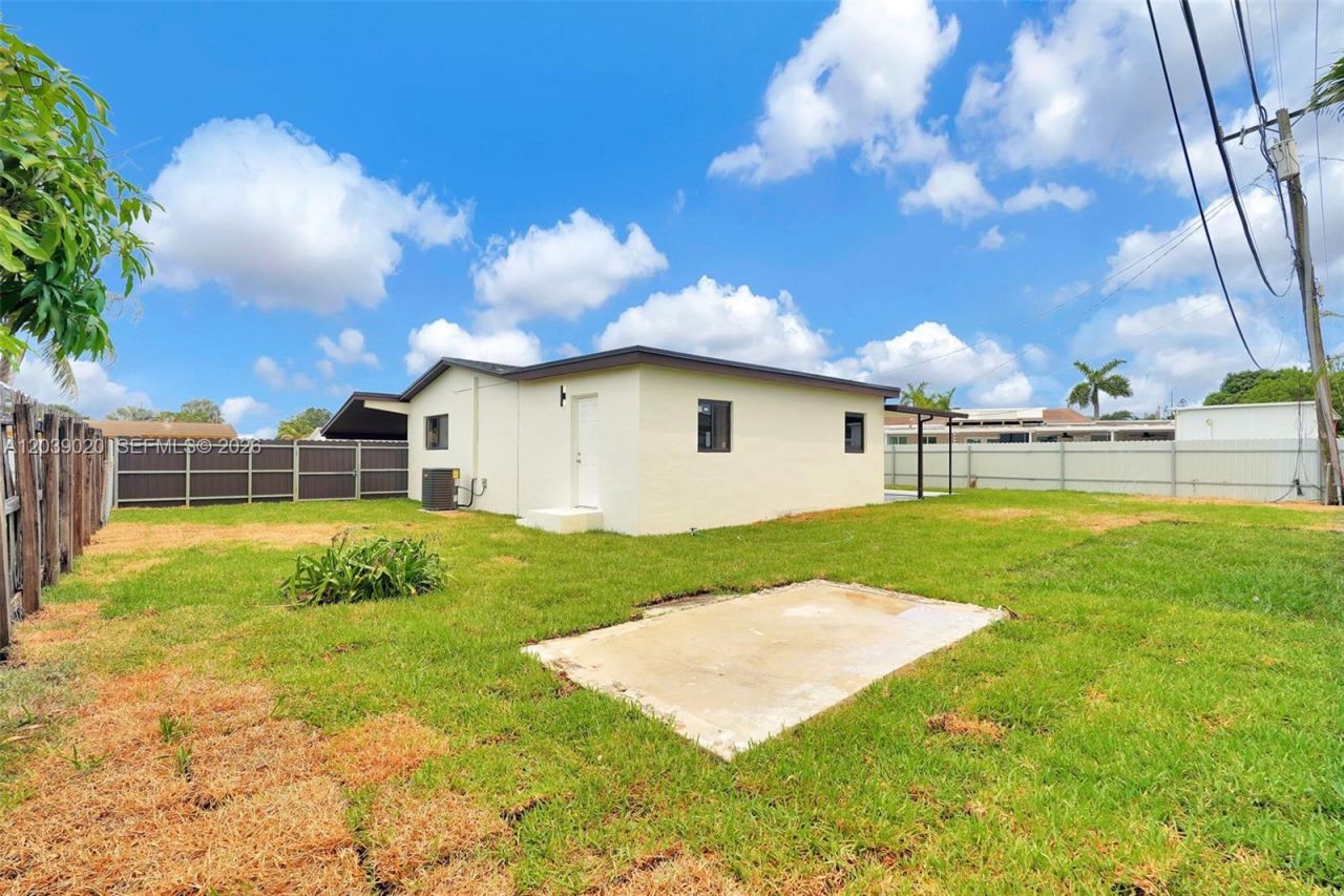 18510 NW 42nd Pl, Miami Gardens, FL 33055 Photo