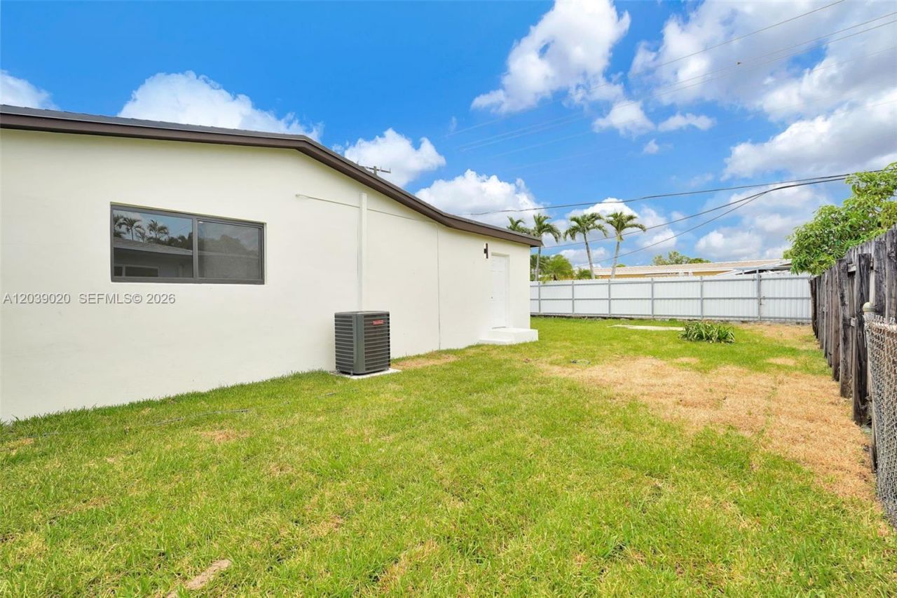 18510 NW 42nd Pl, Miami Gardens, FL 33055 Photo