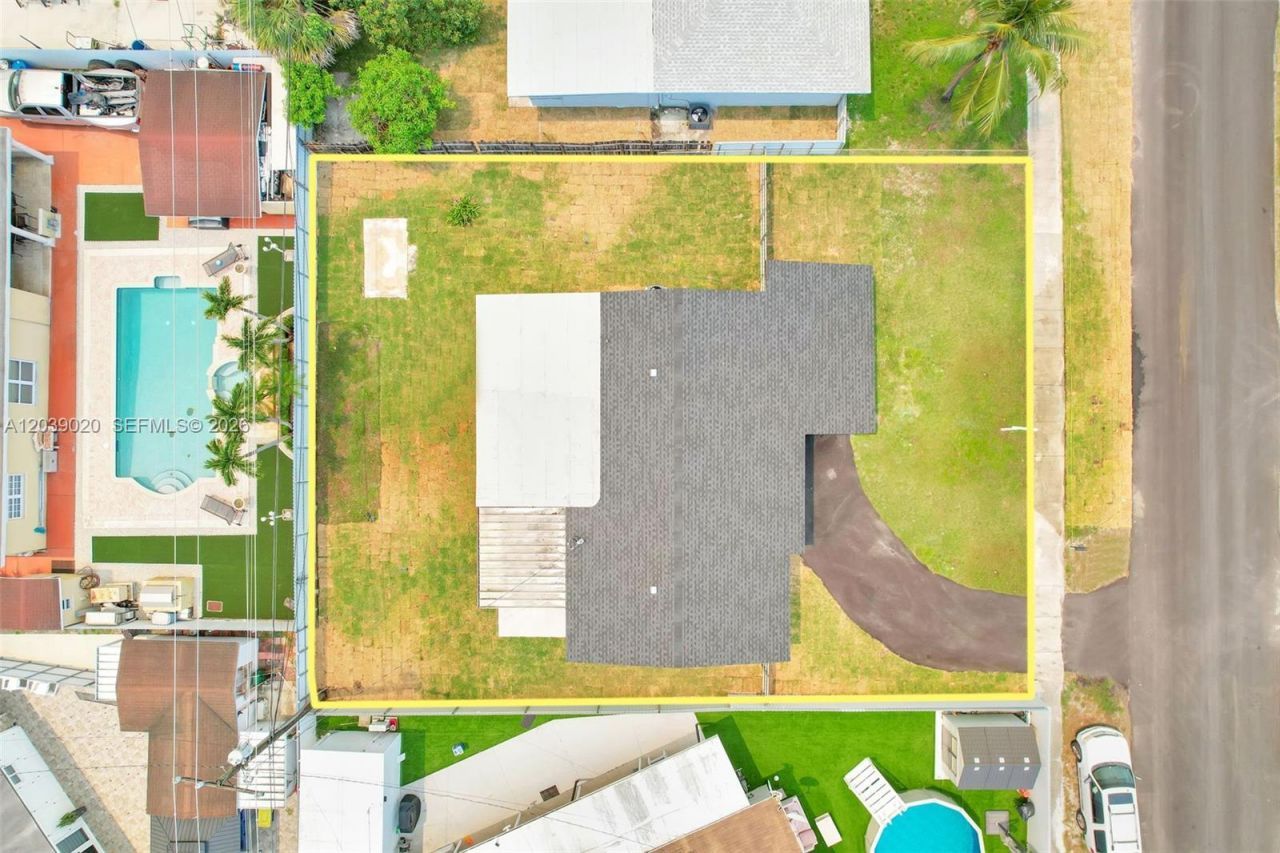 18510 NW 42nd Pl, Miami Gardens, FL 33055 Photo