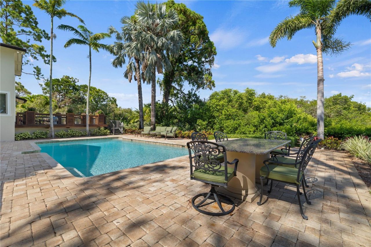 6305 Burning Tree Drive, Seminole, FL 33777 Photo