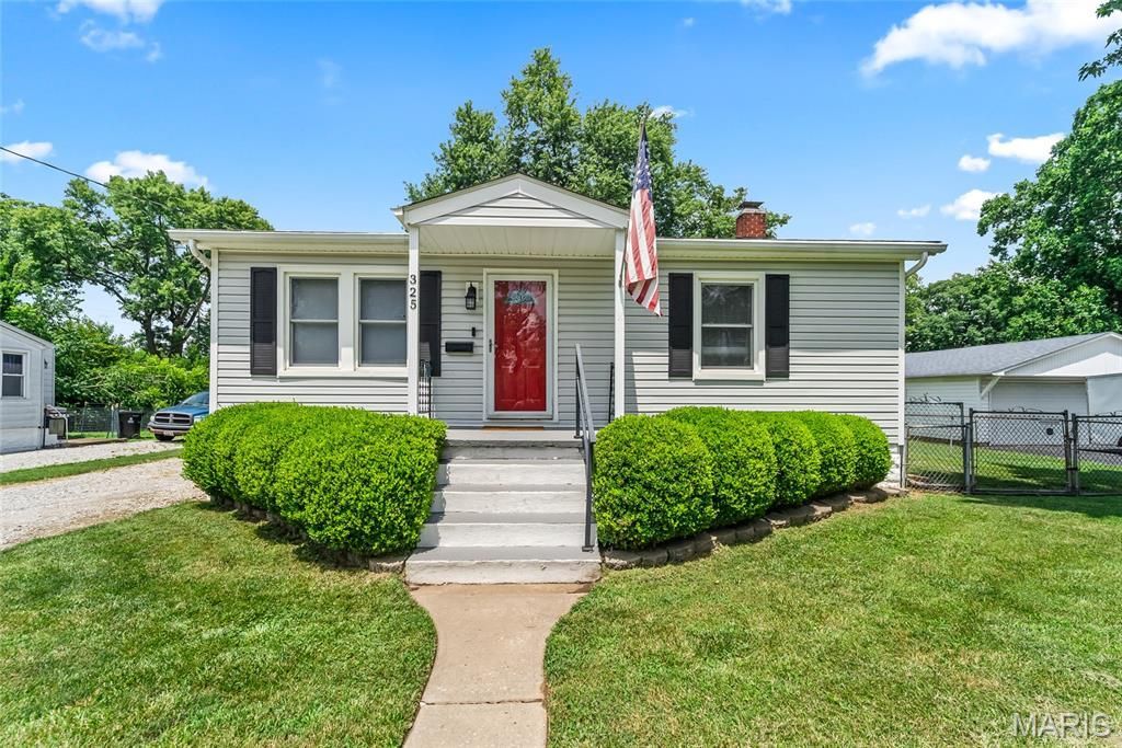 325 S 52nd Street, Belleville, IL 62226 Main Photo