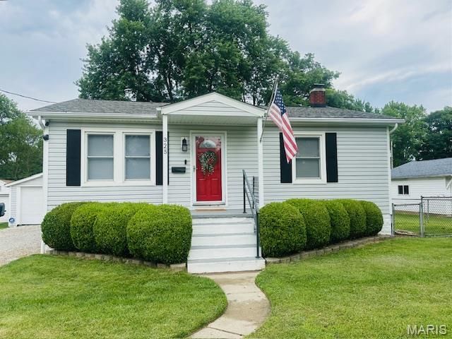 325 S 52nd Street , Belleville, IL 62226 Main Photo