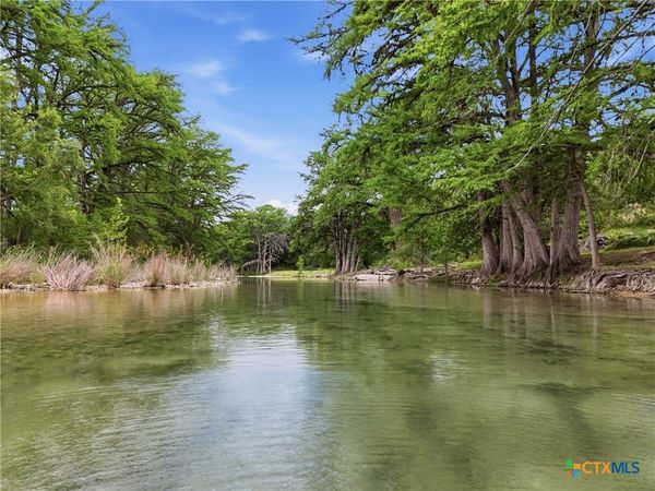 1260 Magers Road , Concan, TX 78801
