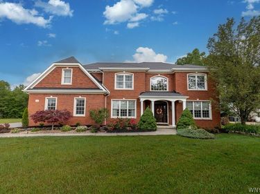 81 Hidden Oaks Court, Grand Island, NY 14072