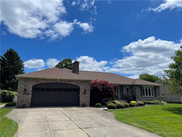 352 Dan Troy Drive , Buffalo, NY 14221