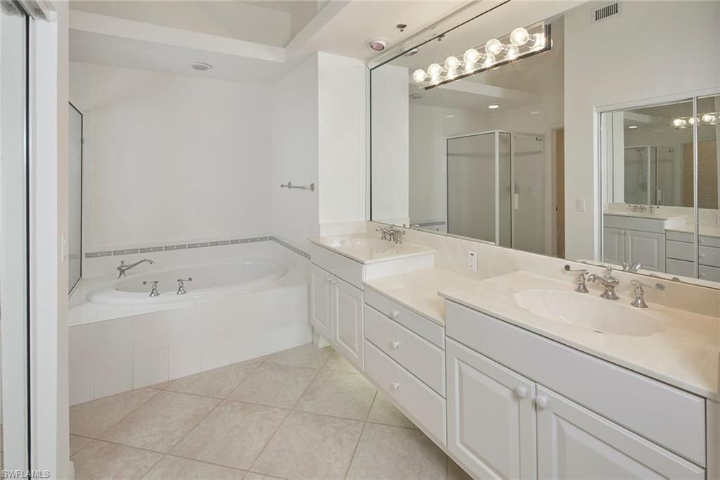 2405 Hidden Lake Dr, Unit 4705, Naples, FL 34112 Photo