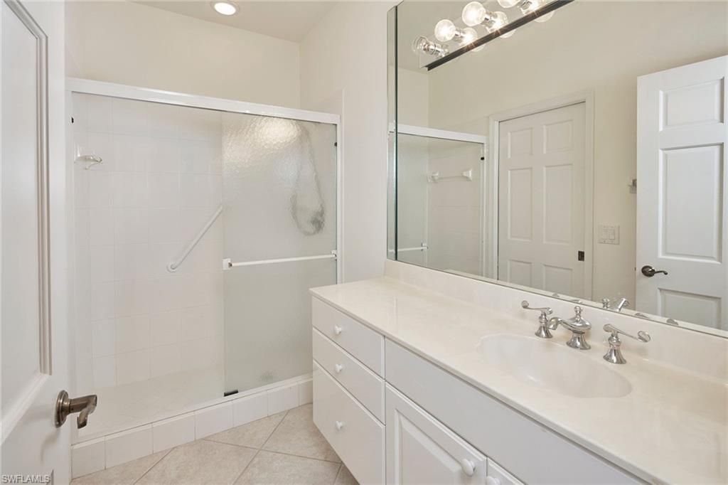 2405 Hidden Lake Dr, Unit 4705, Naples, FL 34112 Photo