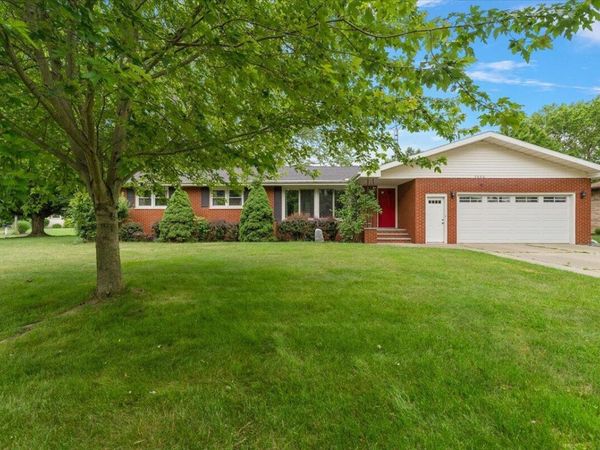 5866 Ponderosa Drive, Stevensville, MI 49127