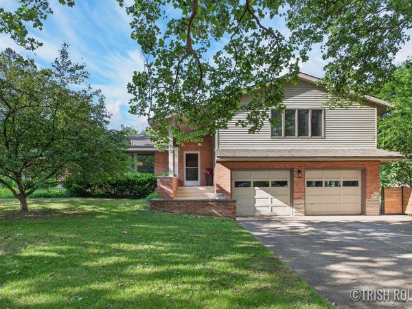 518 Russwood Street NE, Grand Rapids, MI 49505