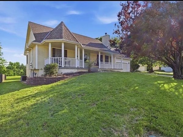 509 NE Olympic Court, Lee's Summit, MO 64064