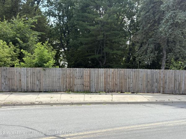 101 W Superior Street, Muir, MI 48860