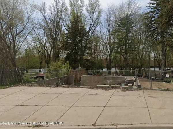 101 W Superior Street, Muir, MI 48860