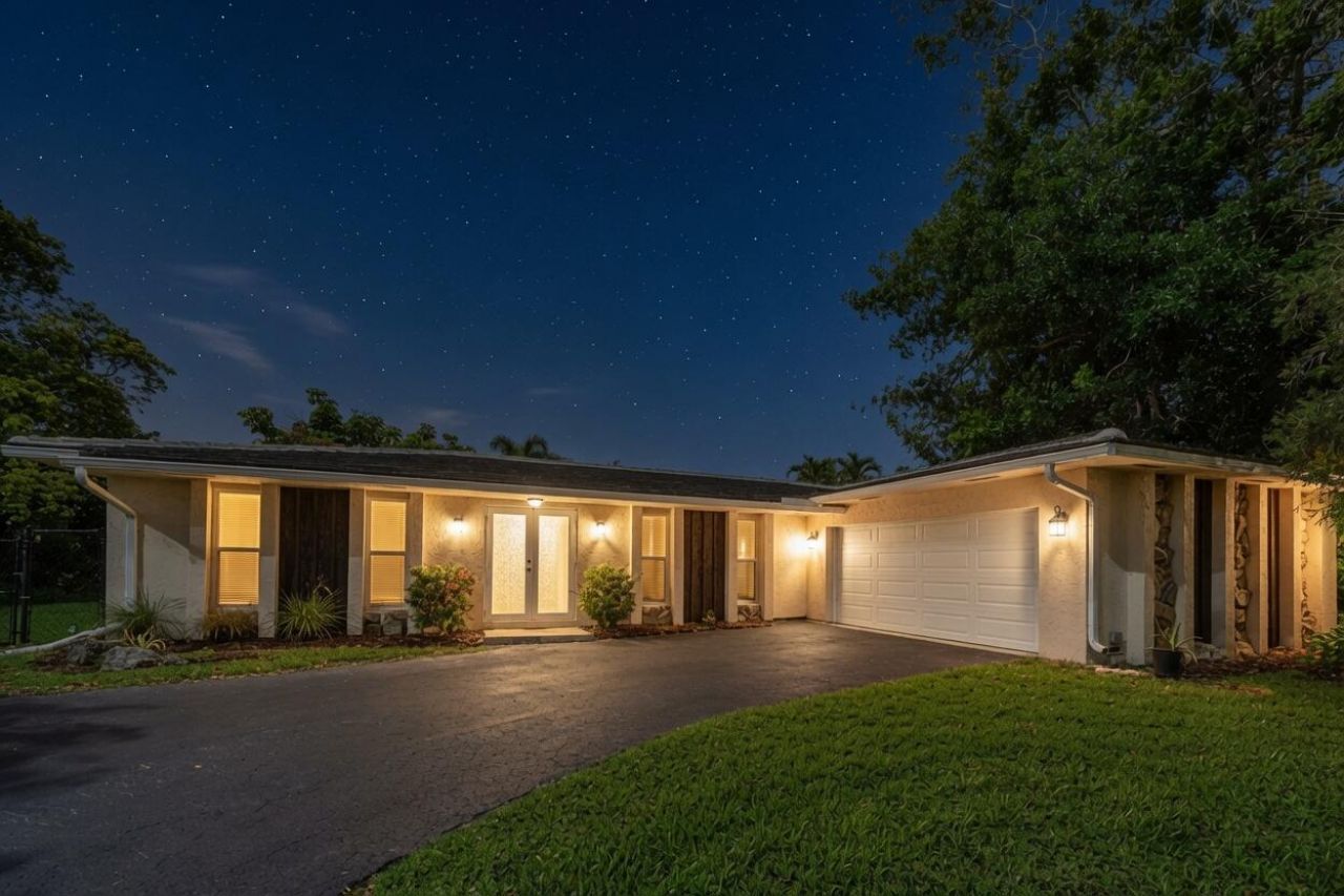 11901 NW 25th Street, Plantation, FL 33323 Photo