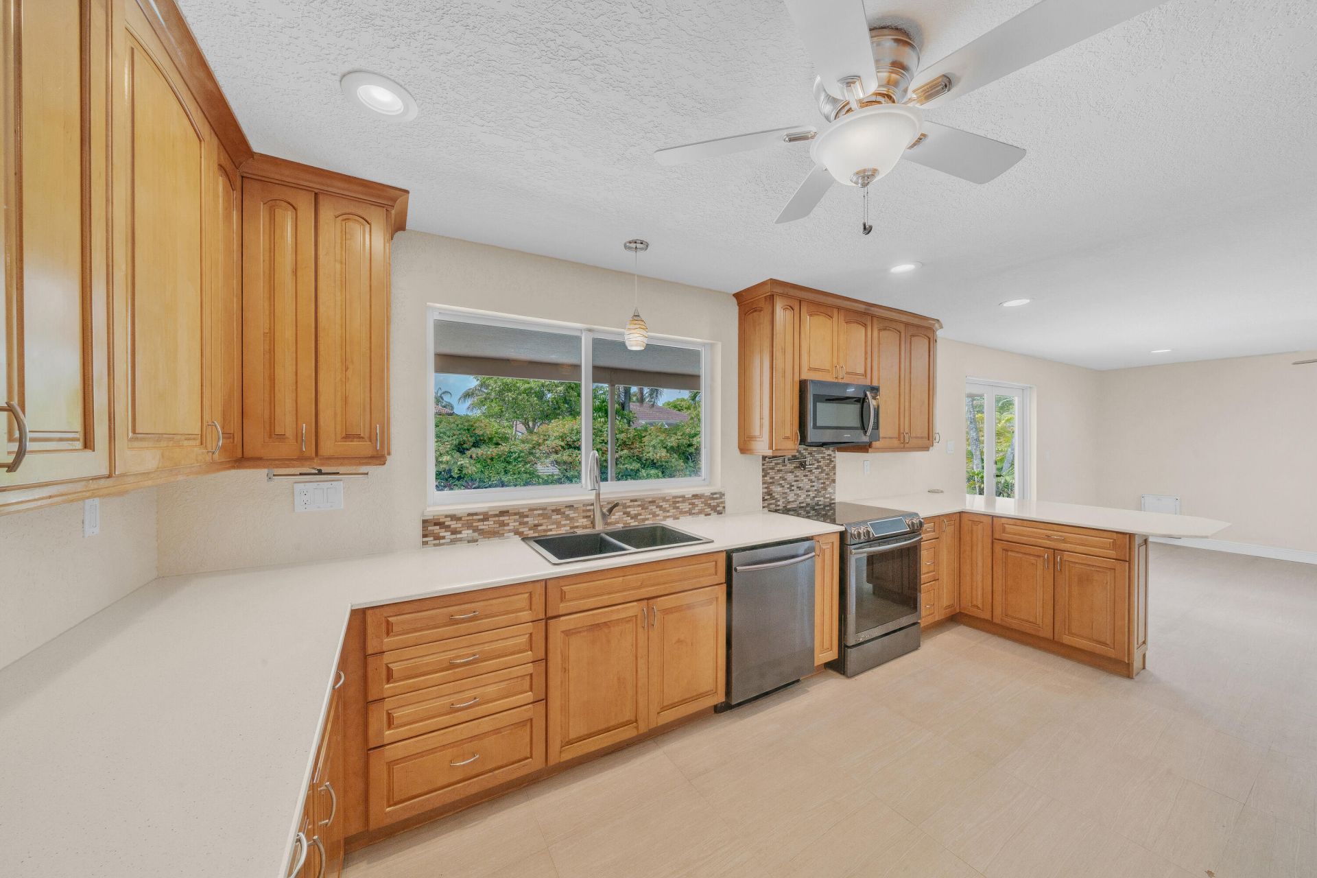 11901 NW 25th Street, Plantation, FL 33323 Photo
