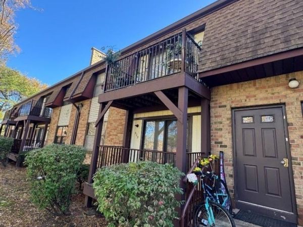 910 N Oaks Blvd, North Brunswick, NJ 08902