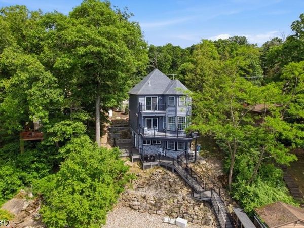 367 Maxim Dr, Hopatcong, NJ 07843