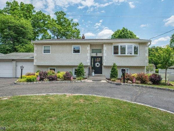 128 Overlook Ave, East Hanover, NJ 07936