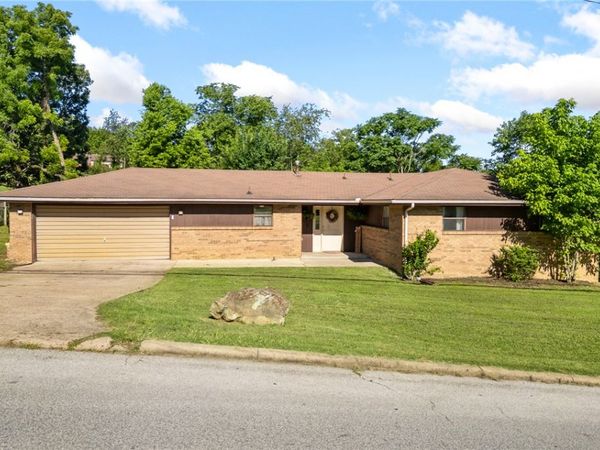 1208 N Spruce Street , Harrison, AR 72601